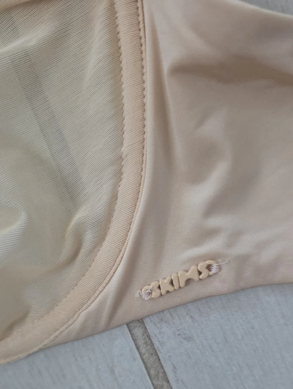 SKIMS No Show Molded Demi Bra Beige Mesh Underwire Adjustable Strap 34D - Picture 7 of 7